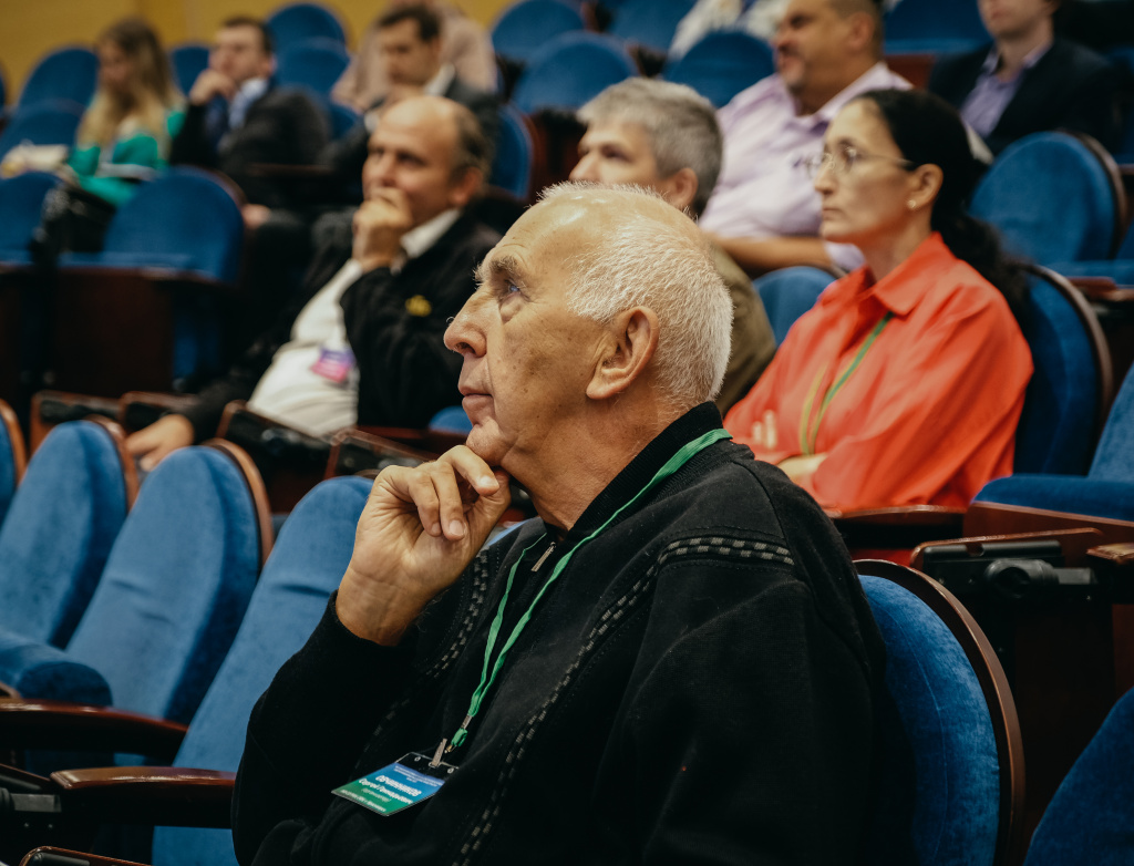 Сергей Овчинников руководитель научного направления «Магнетизм», профессор, доктор физико-математических наук.jpg