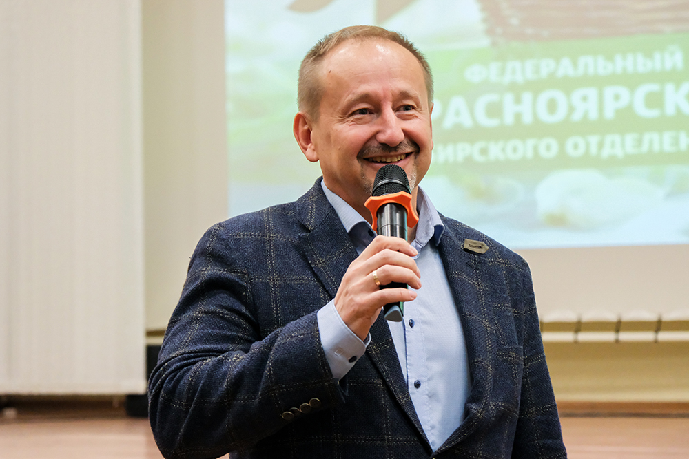 1_Алексей Кокорин декан факультета подготовки кадров.jpg