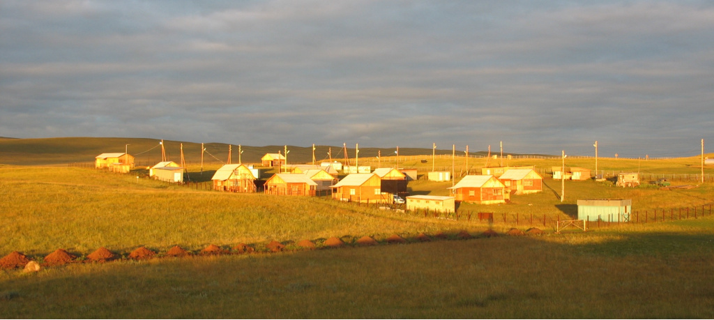 IBP scientific field station at Shira lake.jpg